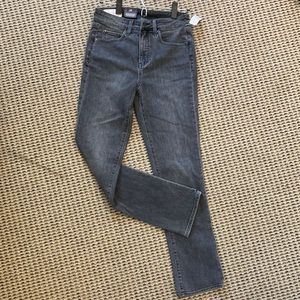 NWT! Gap Classic Straight High Rise jeans, size 27/4
